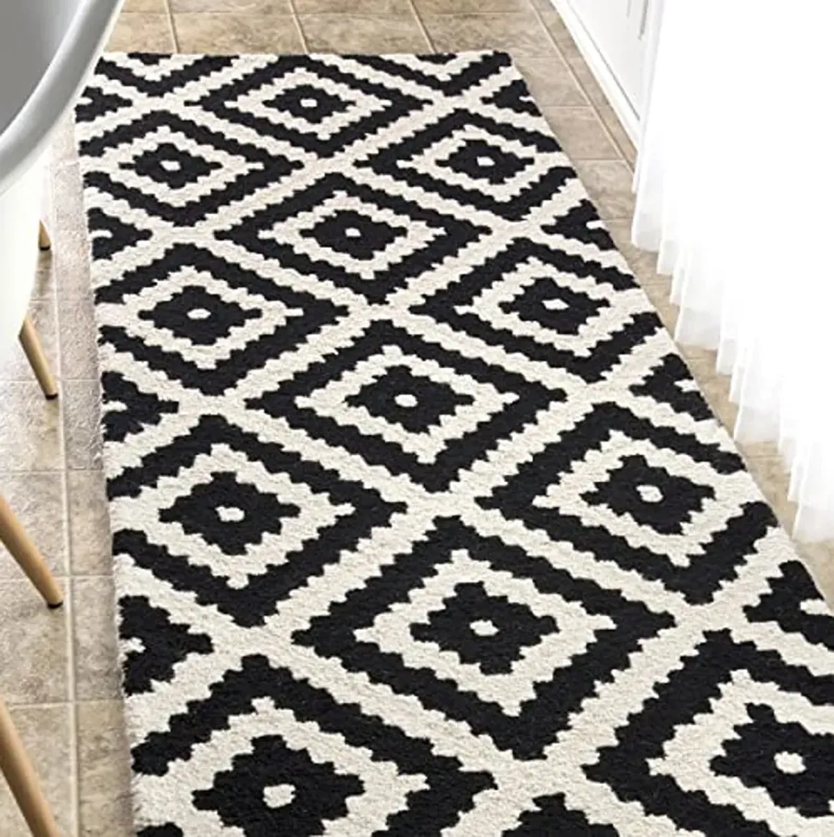 nuLOOM Kellee Hand Tufted Geometric Wool Runner Rug, 2' 6" x 6', Black