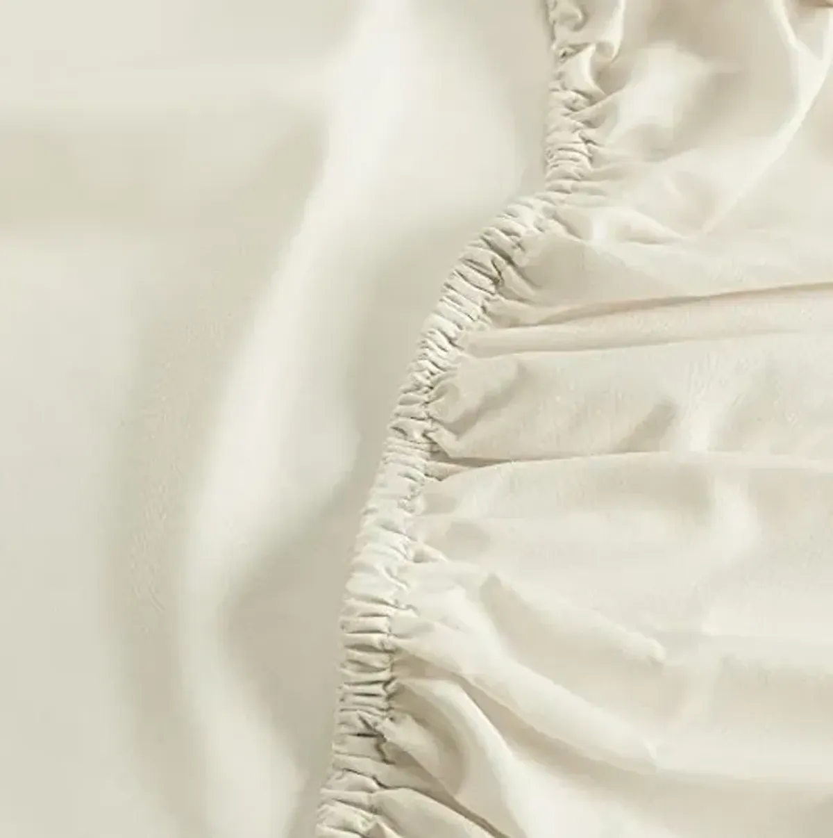 Serta Simply Clean Super Soft Hypoallergenic Stain Resistant Deep Pocket 3 Pieces Solid Bed Sheet Set, Twin, Ivory