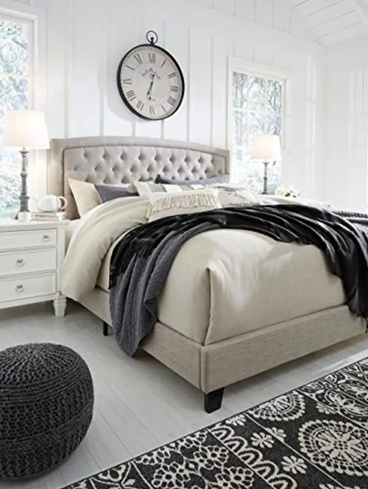 Signature Design by Ashley Jerary Farmhouse Button-Tufted Upholstered Platform Bed, Queen, Light Gray