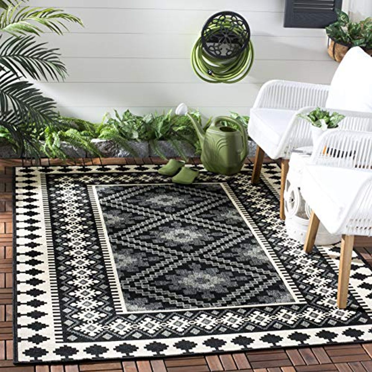 SAFAVIEH Veranda Collection 3' Square Black / Cream VER099 Boho Indoor/ Outside Non-Shedding Easy--cleansingPatio Backyard Porch Deck Mudroom Accent--Mat