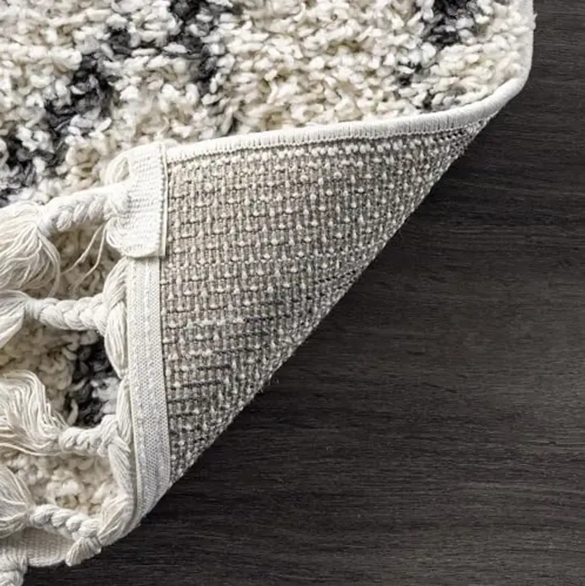 nuLOOM Nieves Moroccan Diamond Tassel Accent Rug, 2x3, Off-white