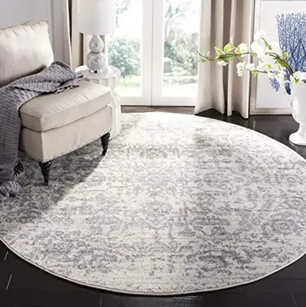 SAFAVIEH Madison Collection Area Rug - 3' Round, Silver & Ivory, Snowflake Medallion Distressed Design, Non-Shedding & Easy Care, Ideal for High Traffic Areas in Living Room, Bedroom (MAD603G)