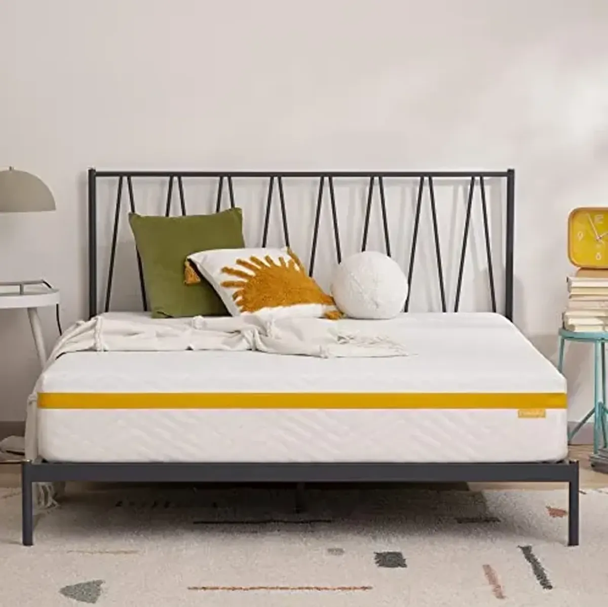 Simmons - Gel Memory Foam Mattress - 10 Inch, Queen Size, Medium Feel, Motion Isolating, Moisture Wicking Cover, CertiPur-US Certified, 100-Night Trial