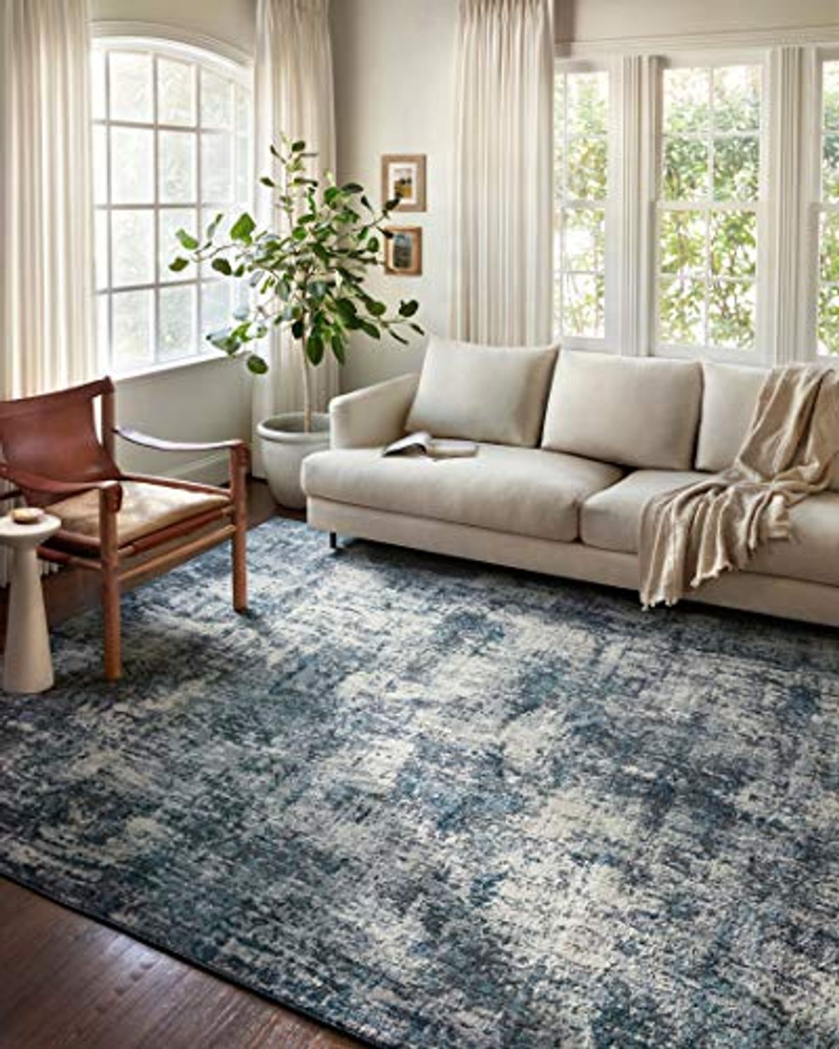 Loloi II Austen Collection AUS-01 Natural/Ocean 3'-11" x 5'-7" Accent Rug