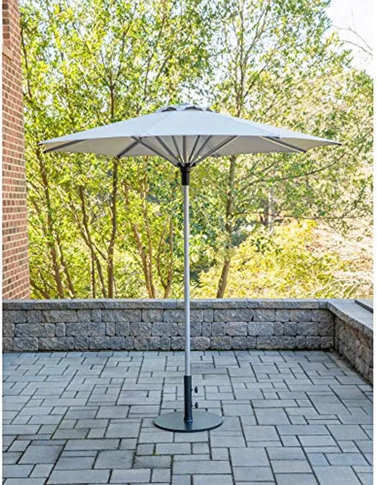 Hanover 7.5-ft Commercial-Grade Outdoor Umbrella