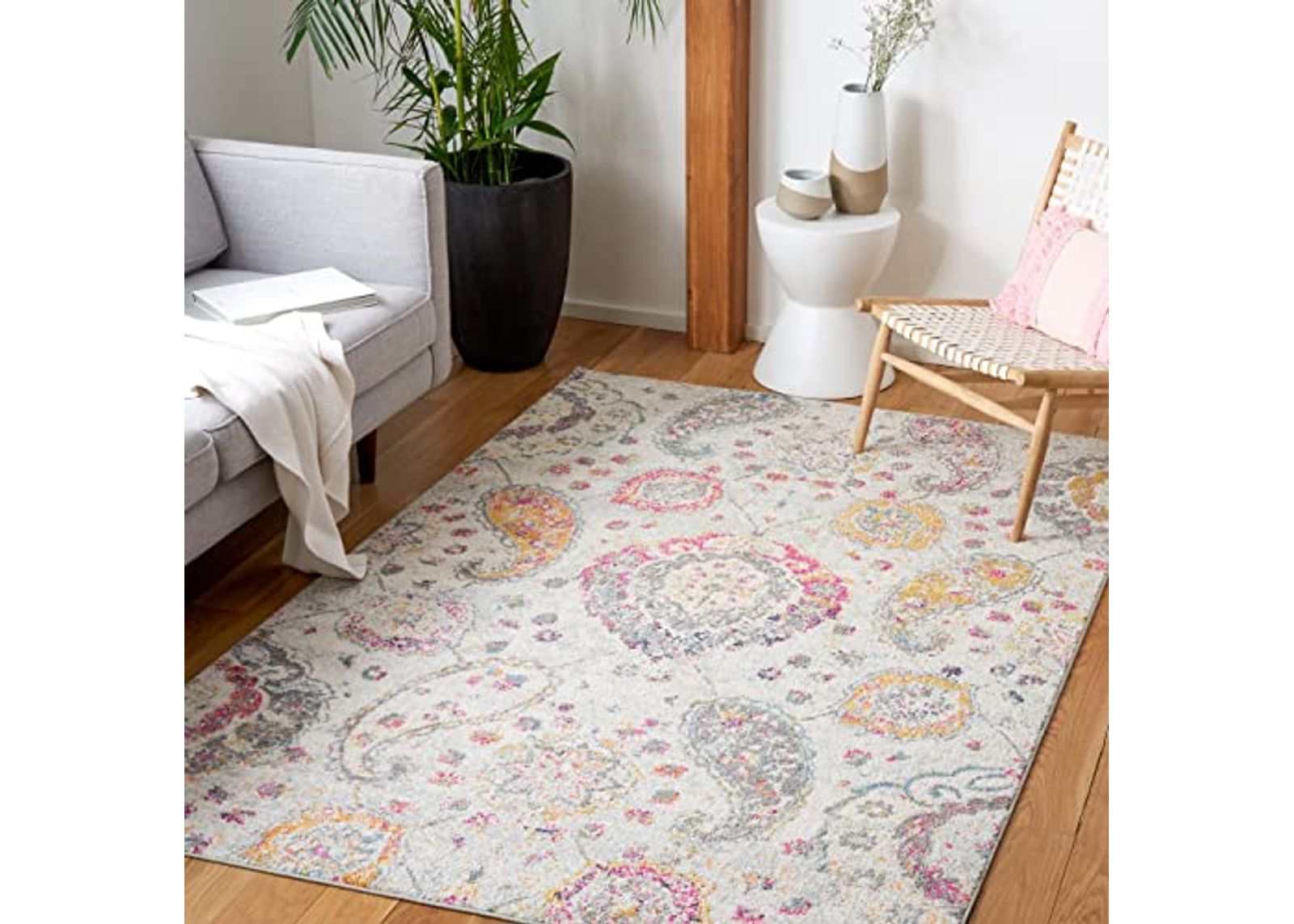 Safavieh Madison Collection 5'1" x 7'6" GreyGold MAD600F Boho Chic Glam Paisley Non-Shedding Living Room Dining Bedroom Area Rug