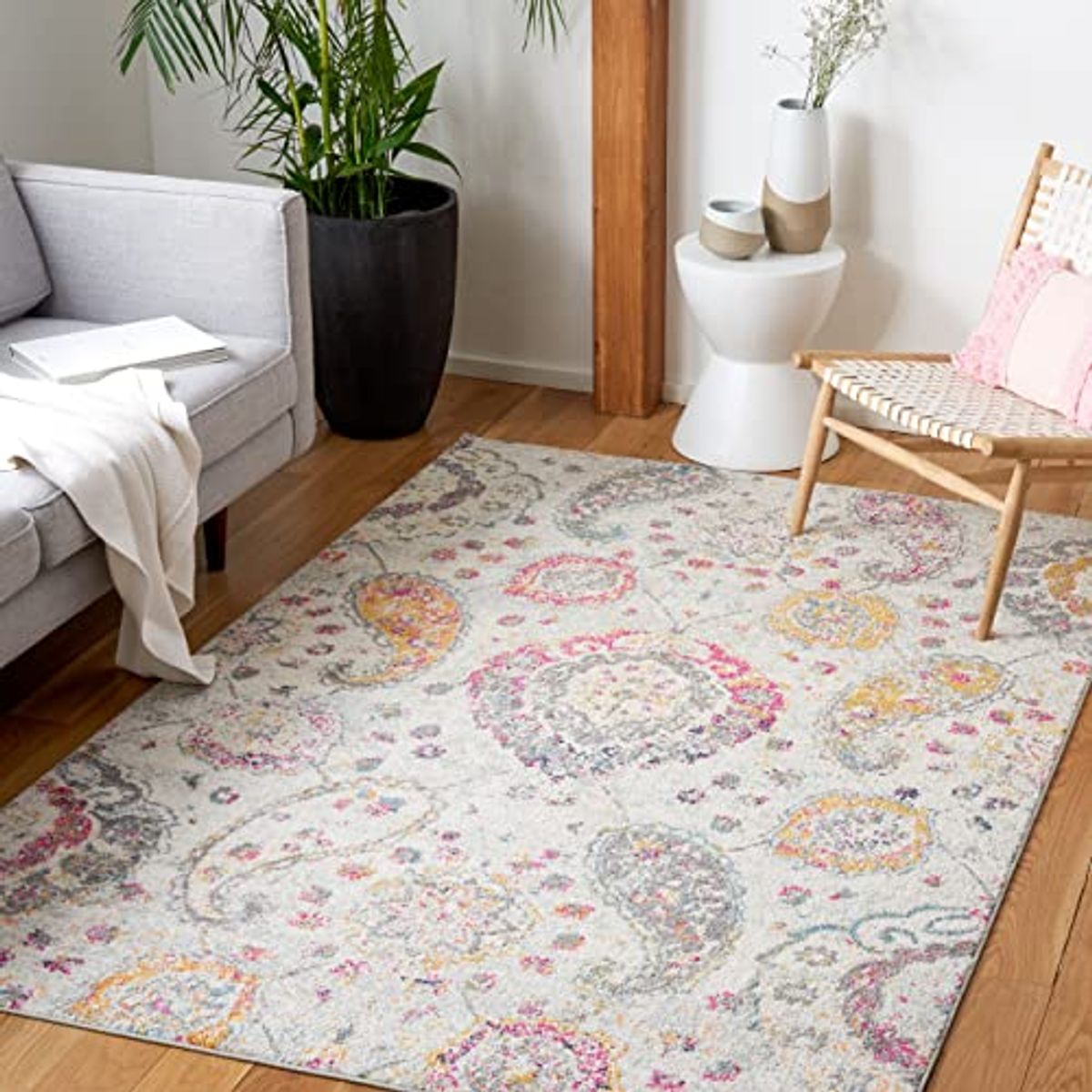 Safavieh Madison Collection 5'1" x 7'6" GreyGold MAD600F Boho Chic Glam Paisley Non-Shedding Living Room Dining Bedroom Area Rug