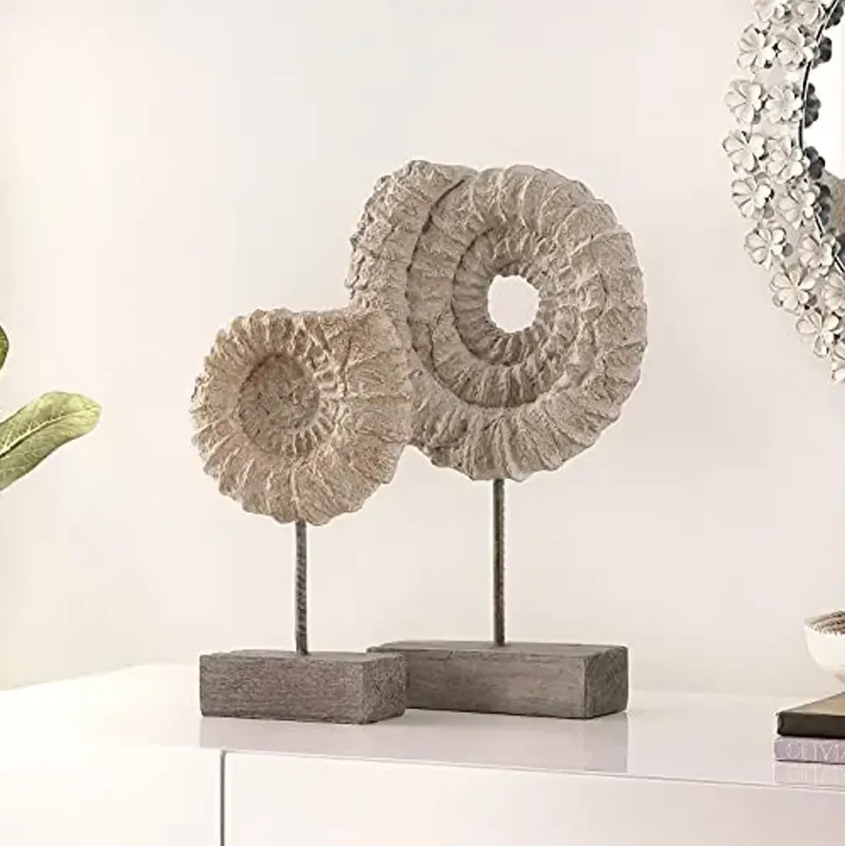 SAFAVIEH Home Collection Lena Nautical Ammonite Shell Table Decor (Set of 2) RDC1207A-SET2, Black/White