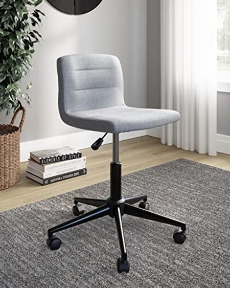 Signature Design by Ashley Beauenali Home Office Adjustable Swivel Desk Chair, Gray