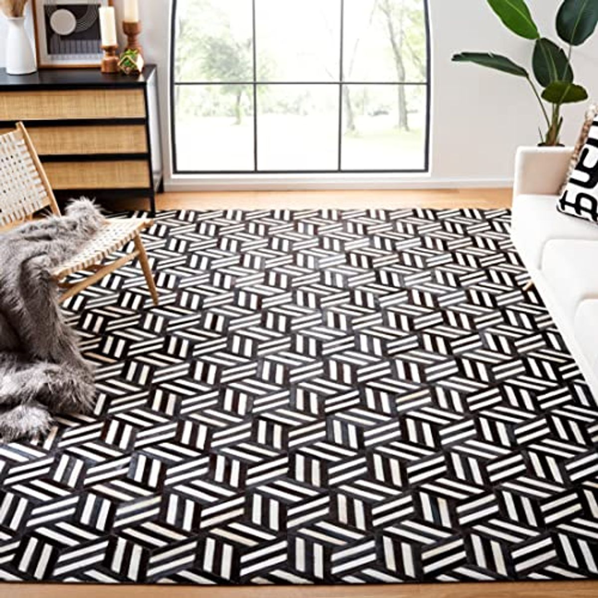 SAFAVIEH Studio Leather Collection 6' Square Ivory/Black STL219A Handmade Mid-Century Modern Living Room Dining Bedroom Area Rug