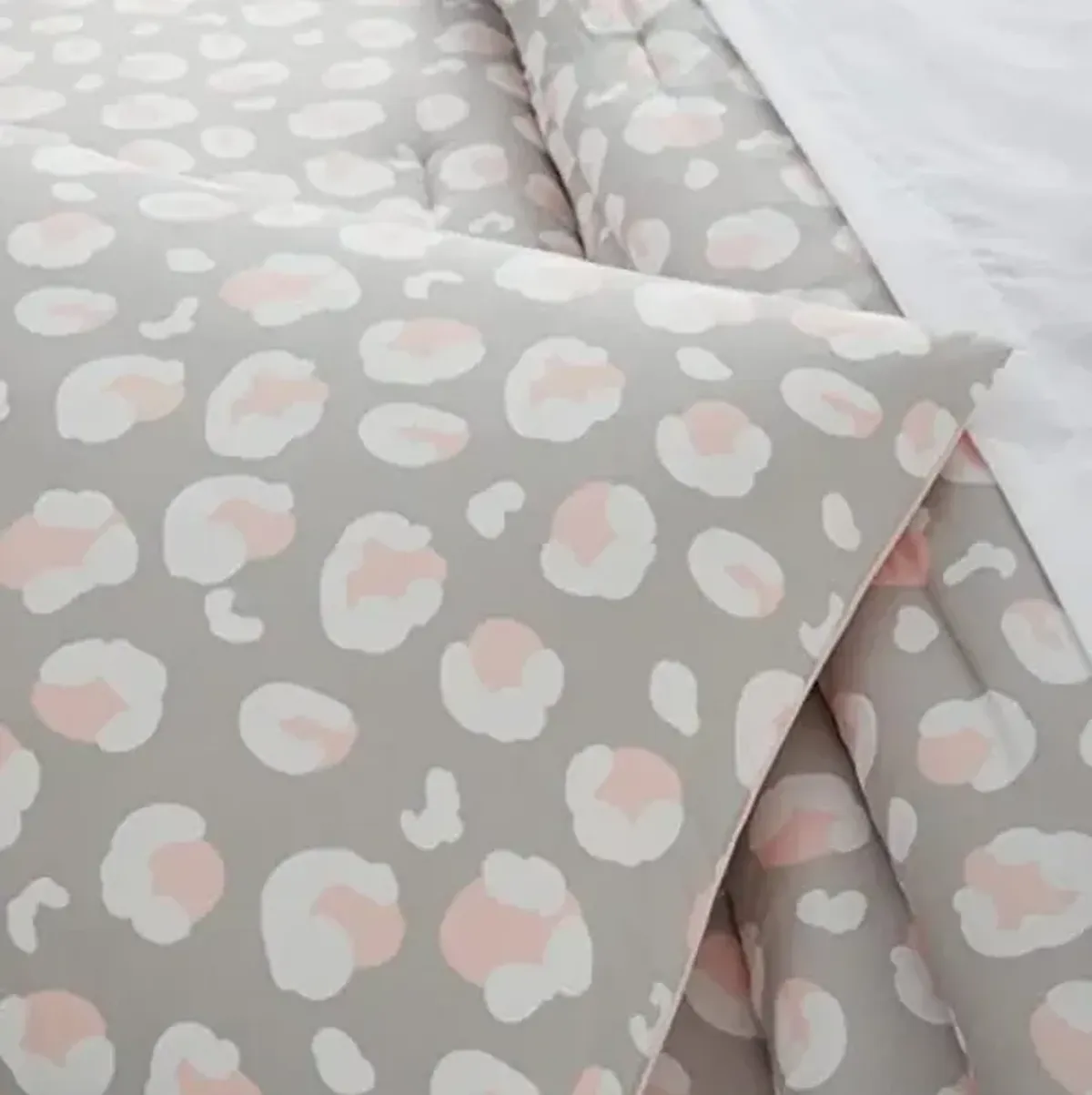 Tahari Kids - Twin Comforter Set, 2-Piece Bedding with Matching Shams, Medium Weight & Ideal for All Seasons (Cheetah, Twin)