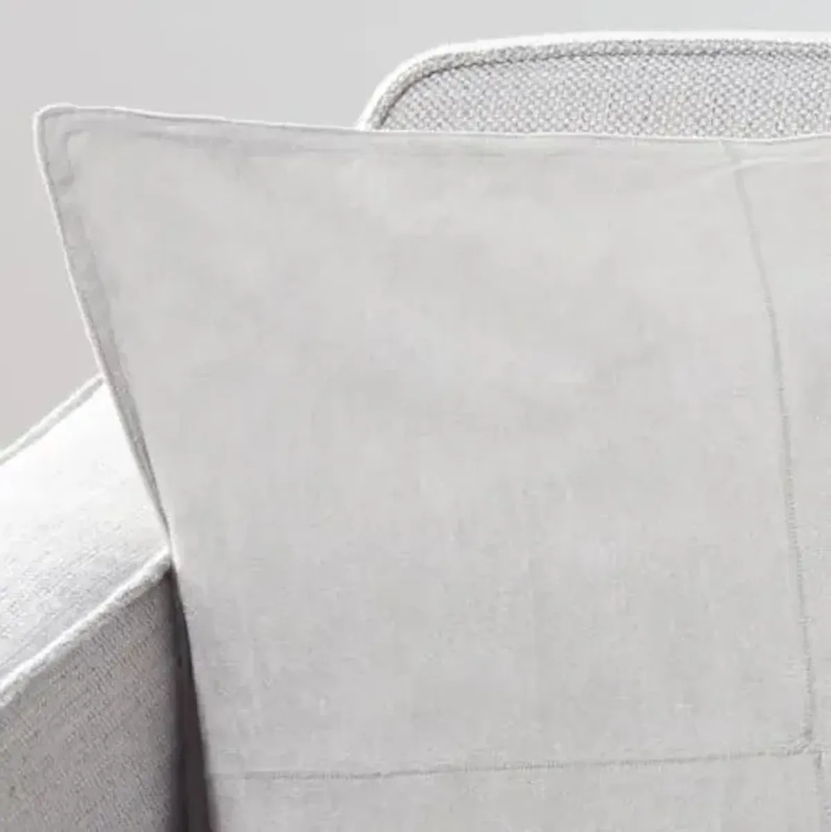 SAFAVIEH Home Collection Karya Light Grey Faux Suede 18-inch Square Decorative Accent Throw Pillow with Insert