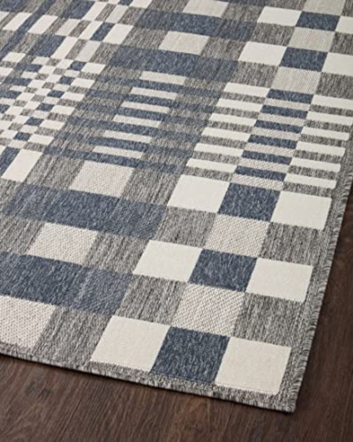 Loloi II Rainier Collection RAI-04 Ivory/Denim 5'-3" x 7'-7" Area Rug