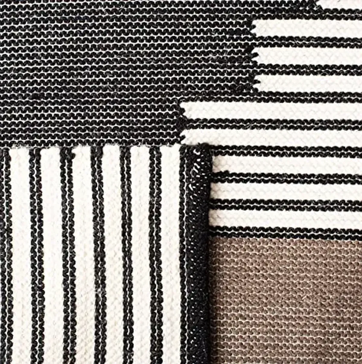 SAFAVIEH Kenya Collection Area Rug - 9' x 12', Black & Ivory, Handmade Southwestern Wool, Ideal for High Traffic Areas in Living Room, Bedroom (KNY278Z)