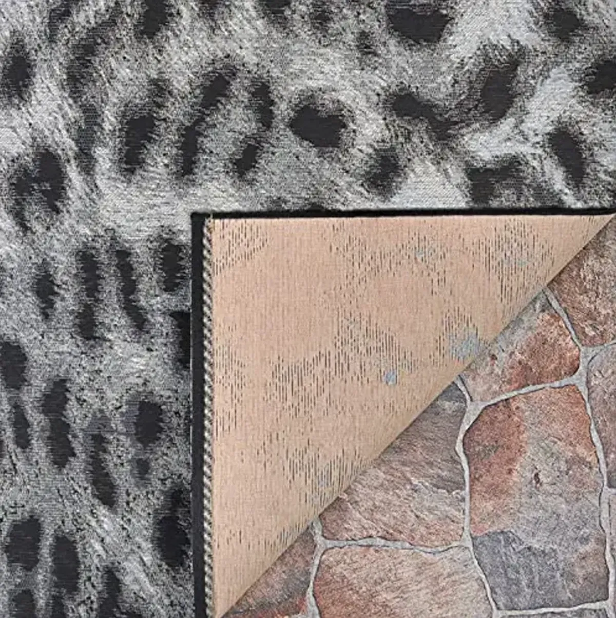 Couristan Dolce Lynx Indoor/Outdoor Area Rug, 2'3" x 3'11", Ivory-Charcoal Black