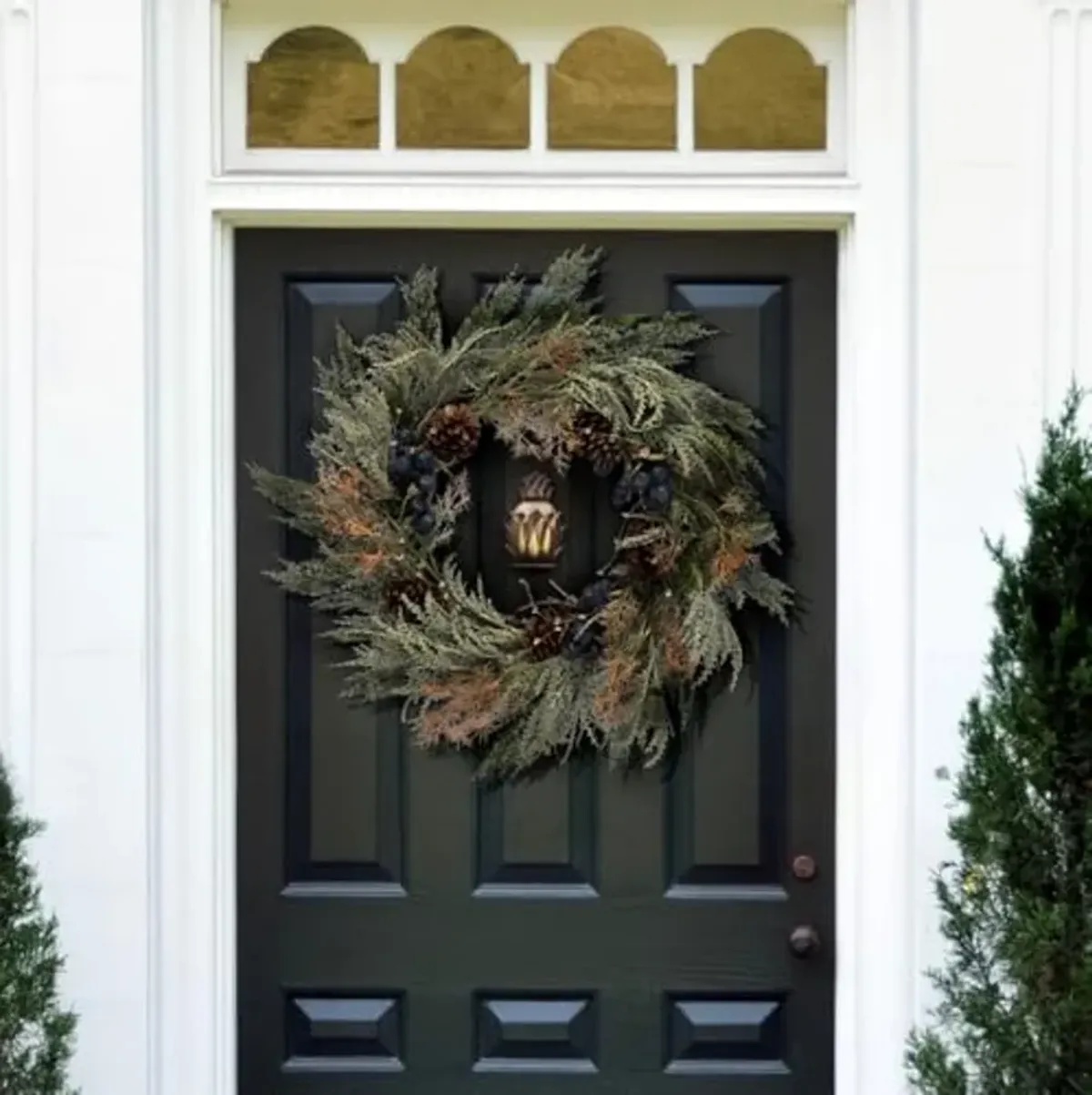 SAFAVIEH Home Collection 24-inch Decorative Artificial Pine Wreath with Pine Cones & Blueberries (Fully Assembled)