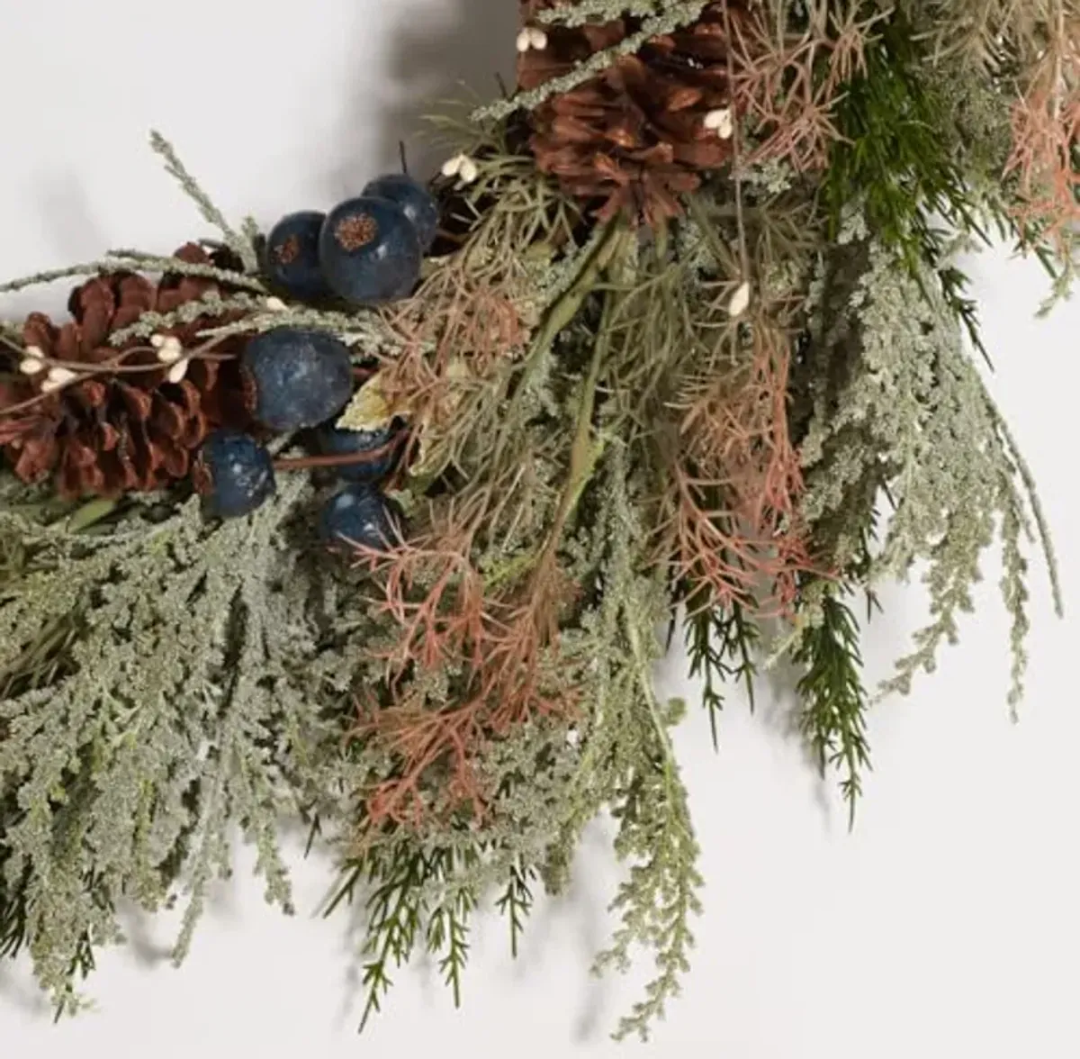 SAFAVIEH Home Collection 24-inch Decorative Artificial Pine Wreath with Pine Cones & Blueberries (Fully Assembled)