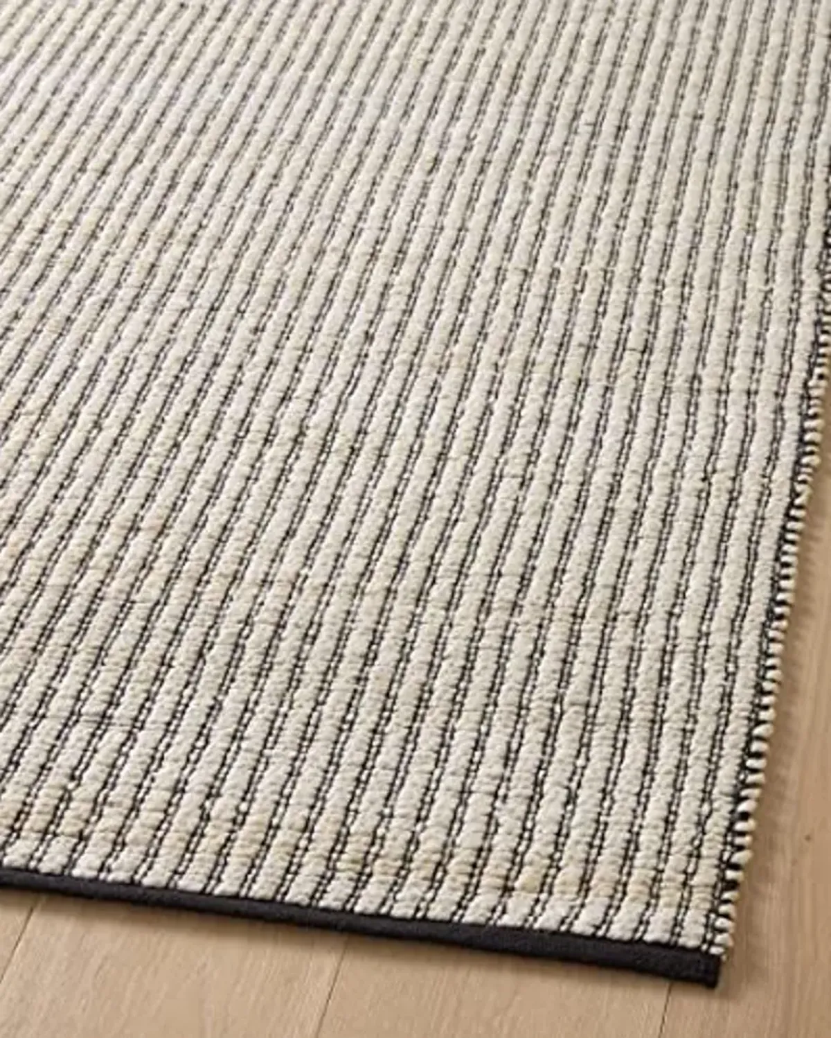 Loloi Angela Rose Colton Collection CON-02 Ivory/Black 2'-0" x 3'-0", .38" Pile Height, Accent Rug