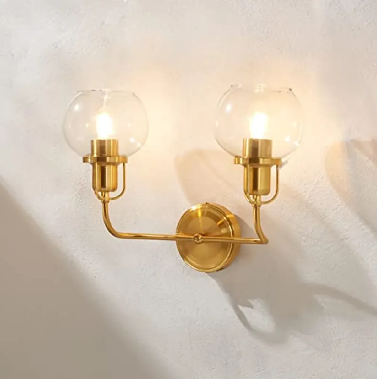 SAFAVIEH Lighting Collection Fenris Contemporary Brass/Clear 2-Light Single Wall Sconce