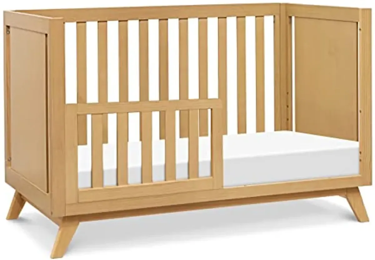 DaVinci Otto 3-in-1 Convertible Crib in Honey, Greenguard Gold Certified