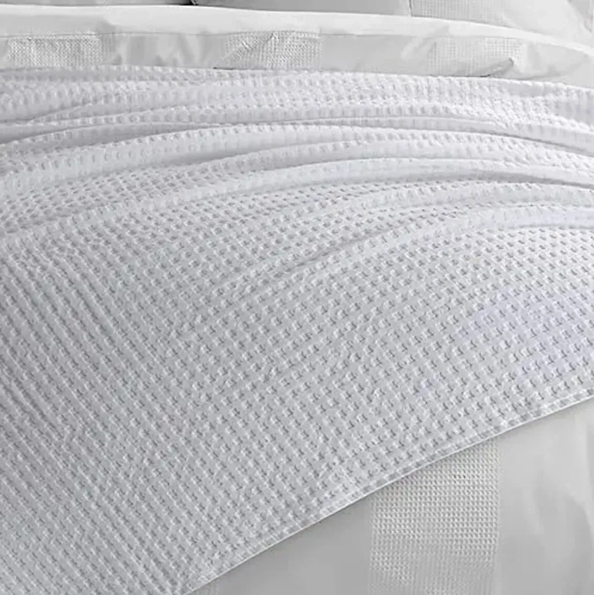 Tribeca Living Chunky Waffle Weave Cotton Blanket King Size, Garment Washed Soft Light Weight Breathable Oversized Blanket for All Season, Vienna/White