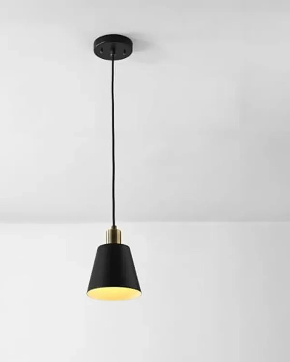 Globe Electric 67000153 1-Light Plug-in or Hardwire Pendant Light, Matte Black, Matte Brass Accents, Adjustable Height, Ceiling Lights, Home Essentials, Kitchen, Bedroom, Indoor Lighting, Décor