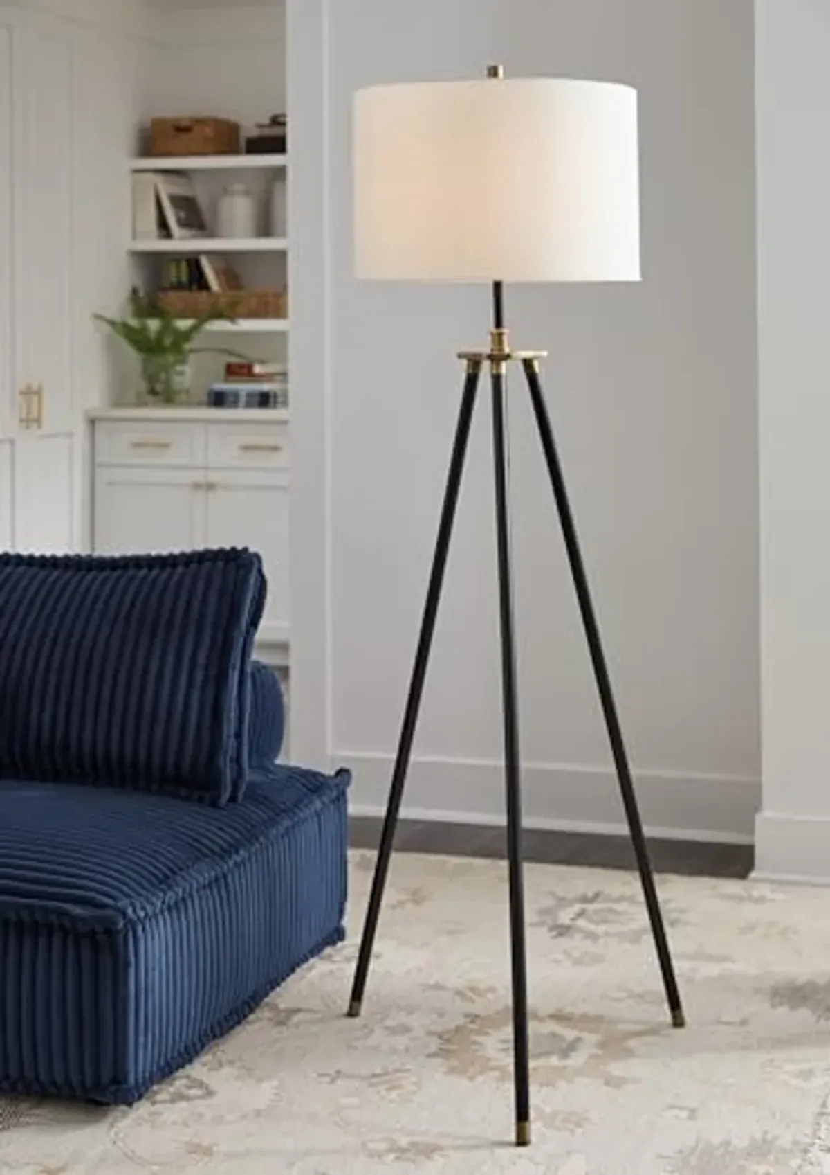 Signature Design by Ashley Cashner Industrial Metal Floor Lamp with 3-Way Switch, Adjustable Post and Tripod Base, Black & Metallic