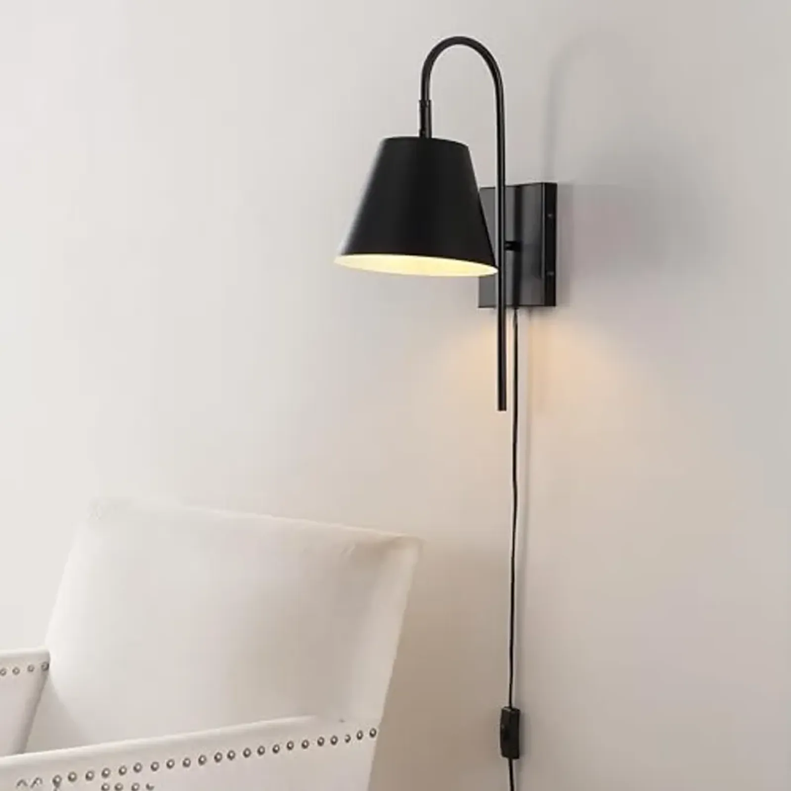 SAFAVIEH Lighting Collection Rhoeva Black Downlight Wall Sconce Light Fixture, Ideal for Bathroom, Entryway, Vanity, Foyer, Hallway, Living Room (LED Bulb Included)