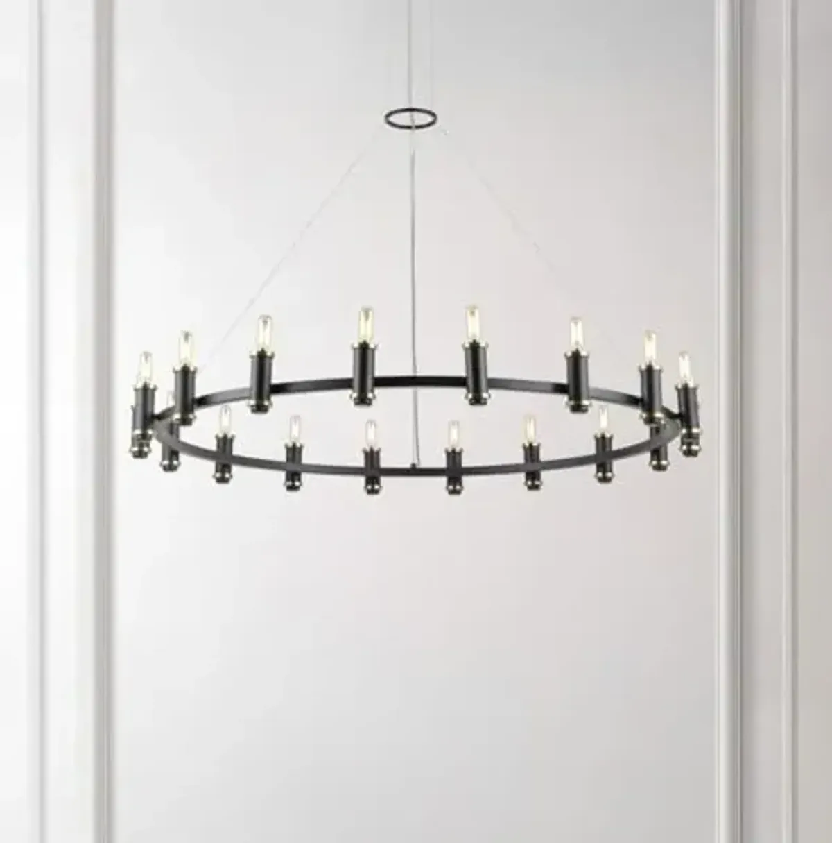 SAFAVIEH Lighting Collection Poitier Modern Farmhouse Black/Brass 18-Light Wagon Wheel Chandelier Round Light Fixture, Ideal for Dining Room, Kitchen Island, Foyer, Entryway (LED Bulbs Included)