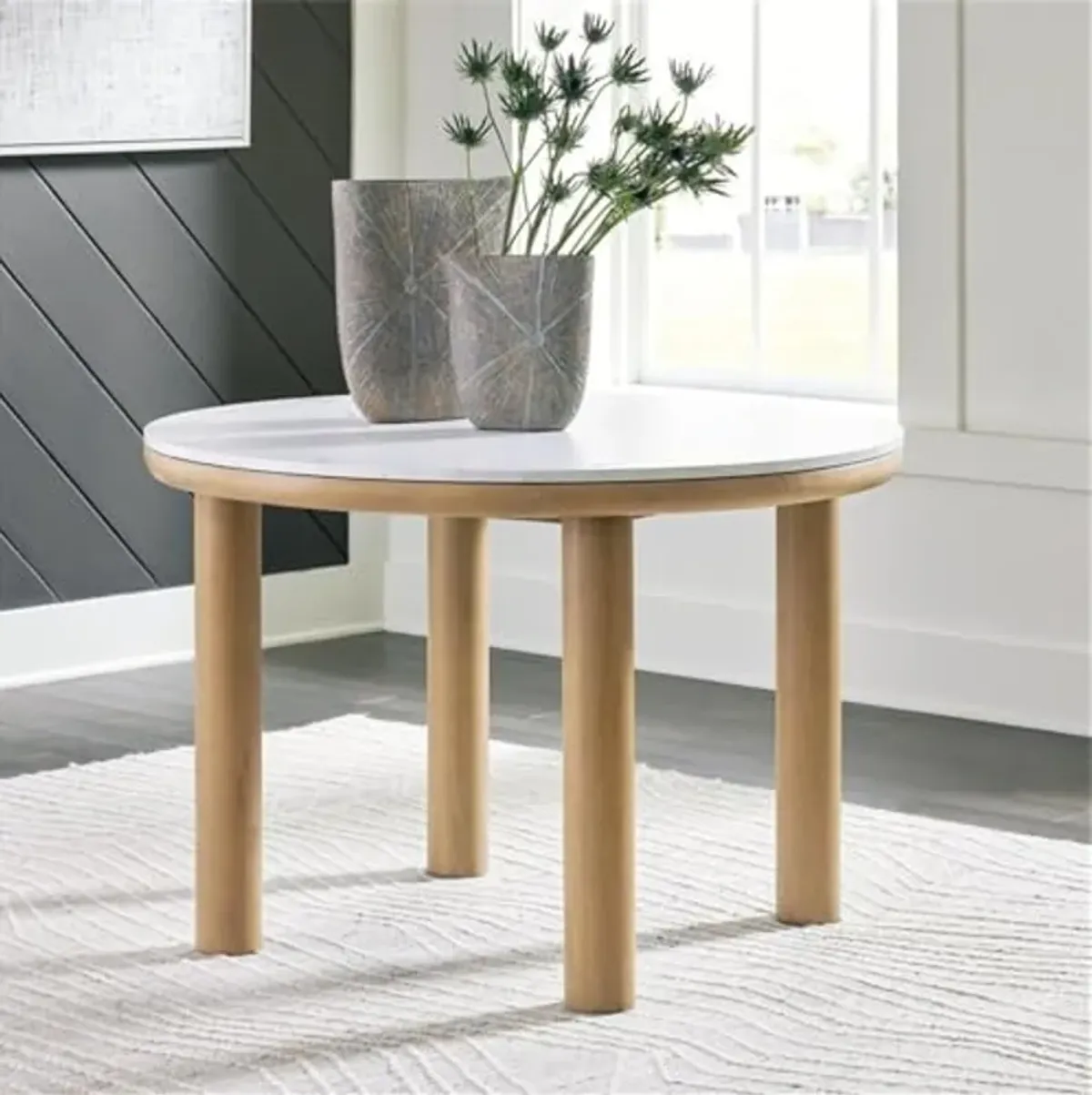 Ashley Furniture Sawdyn White Dining Table