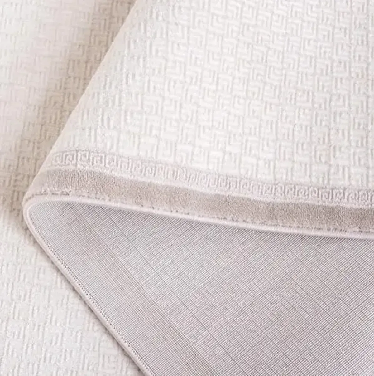 Safavieh Prestige Collection Area Rug - 6'7" Round, Ivory/Beige, Geometric Design, Ideal for High Traffic Areas in Living Room, Bedroom, Dining (PTE132A)