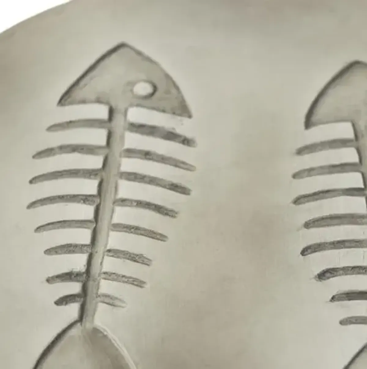 Christopher Knight Home Round Side Table, Outdoor Side Table, Accent Table, End Table, Lightweight Concrete Patio Stool Table with Fish Pattern Finish Design for Garden Balcony Yard Poolside, Gray