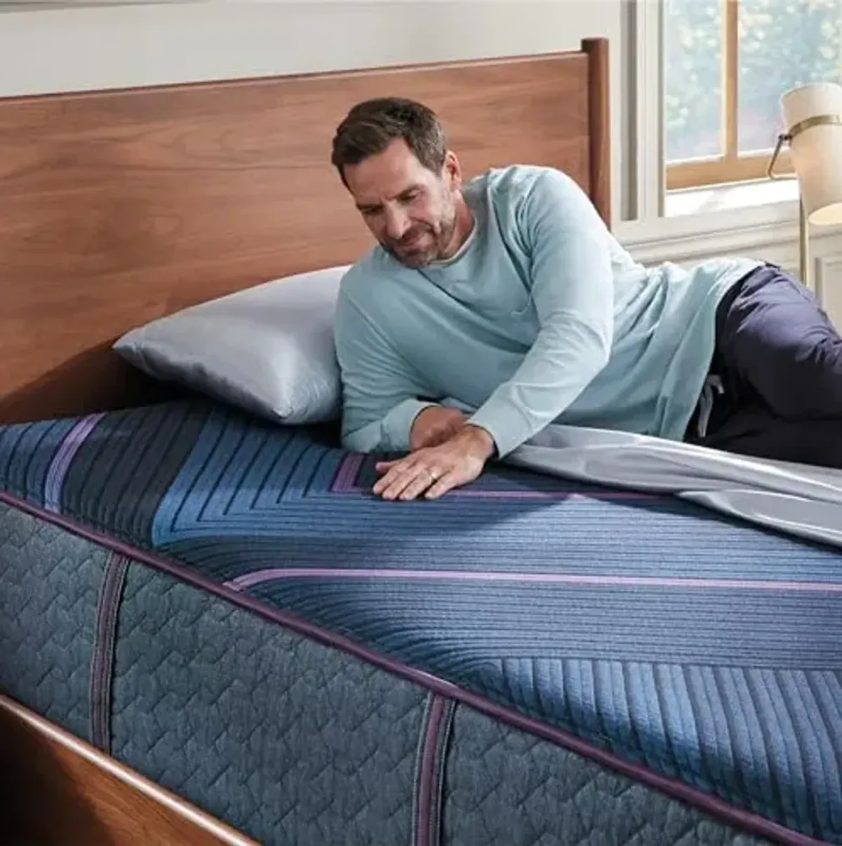 Beautyrest World Class Level Three Medium 13" Hybrid Mattress - King Size - Durable Support, Pressure Relief, Cooling, Motion Separation; CertiPUR-US, 100 Night Sleep Trial and 10 Year Warranty