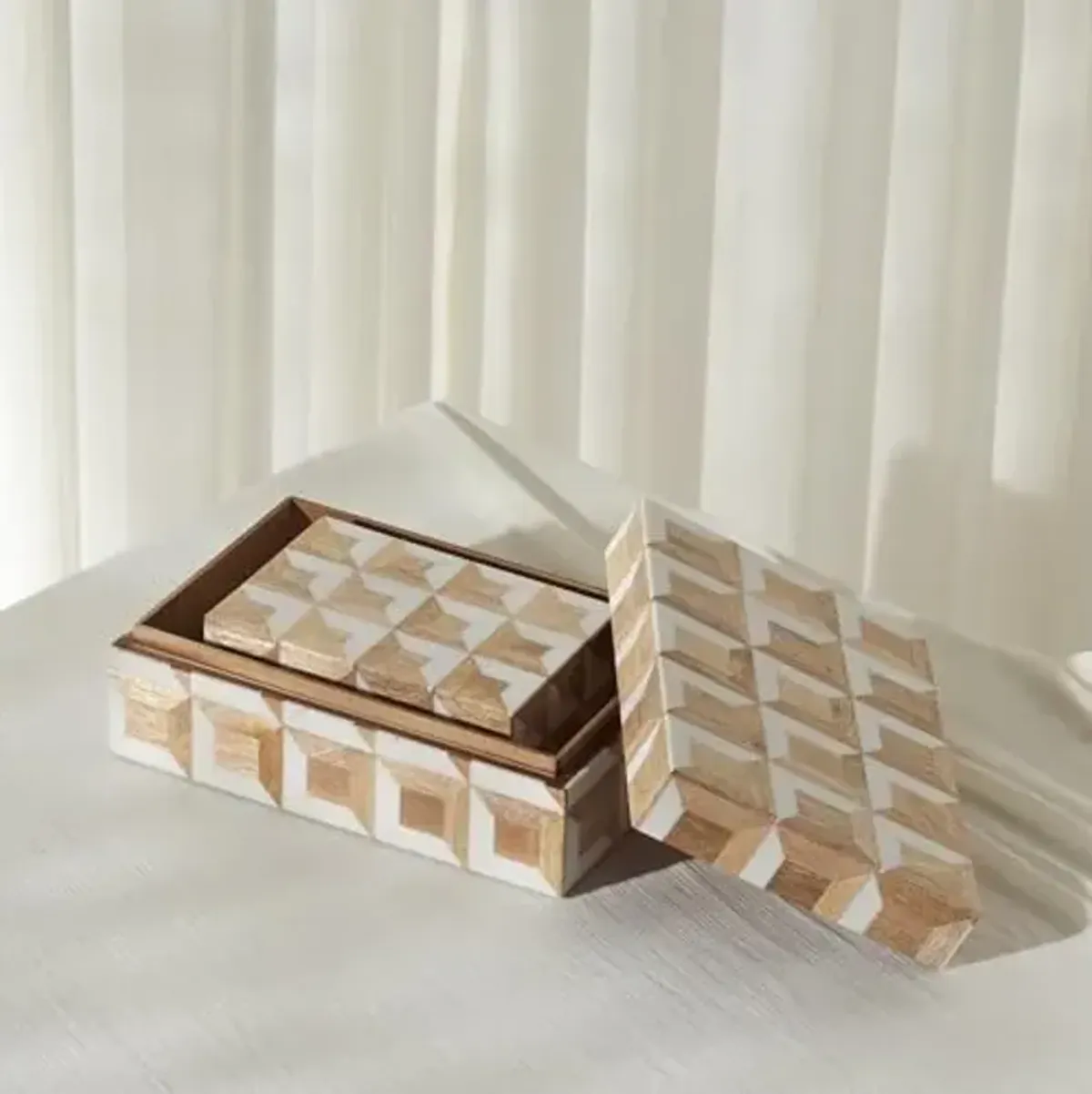 SAFAVIEH Home Collection Lori Antique Ivory & Natural Brown Decor Box Set 2 (Fully Assembled)