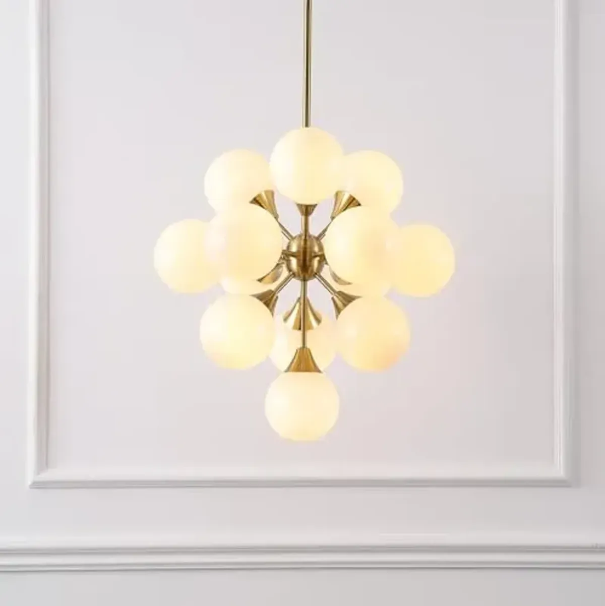 SAFAVIEH Lighting Collection - Delvine Brass & White 24" Chandelier, 13-Light Metal & Glass Pendant, Adjustable Height (CHA4080A)