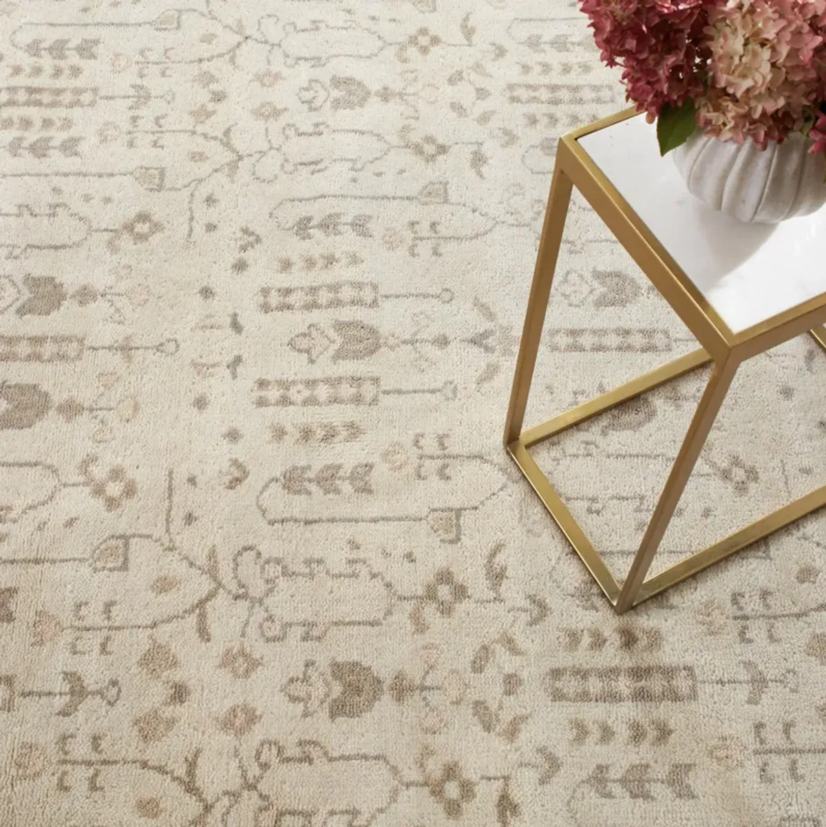 Dara Hand Knotted Wool Rug