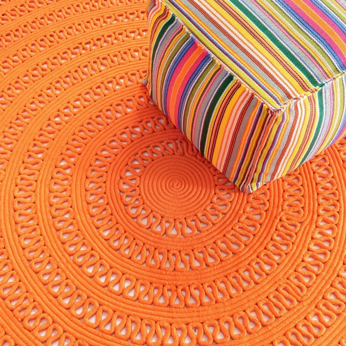 Bowline Handwoven Indoor/Outdoor Round Rug