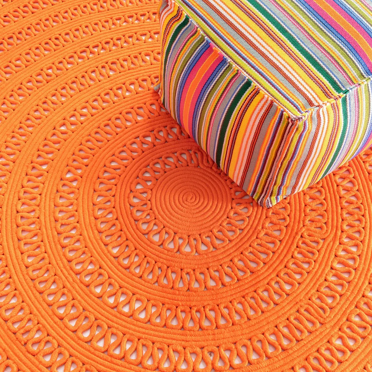Bowline Handwoven Indoor/Outdoor Round Rug