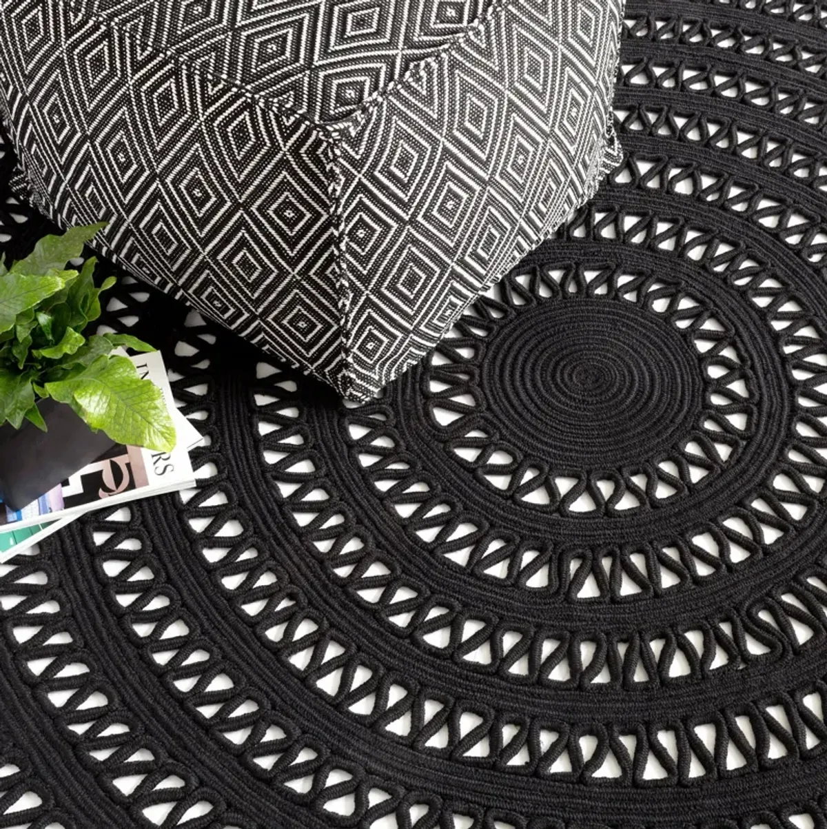 Bowline Handwoven Indoor/Outdoor Round Rug