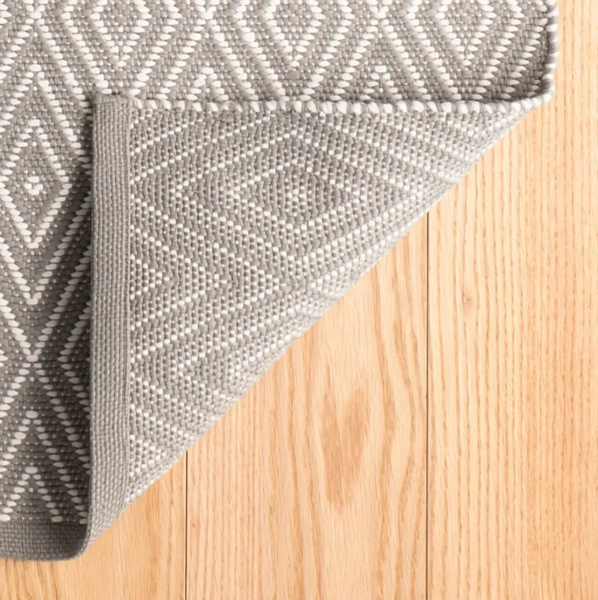 Diamond Handwoven Indoor/Outdoor Rug