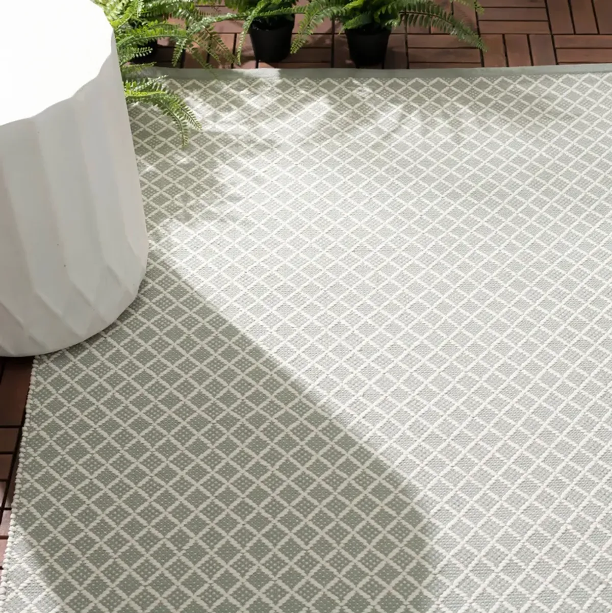 Trellis Handwoven Indoor/Outdoor Rug