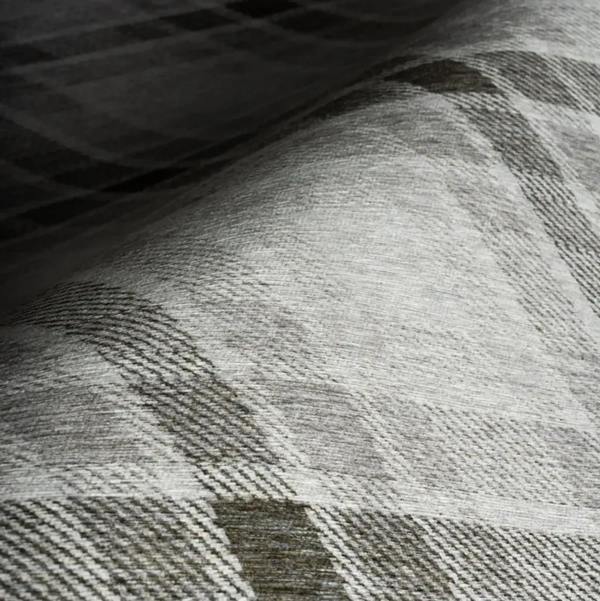 Andri Modern Plaid Machine Washable Rug