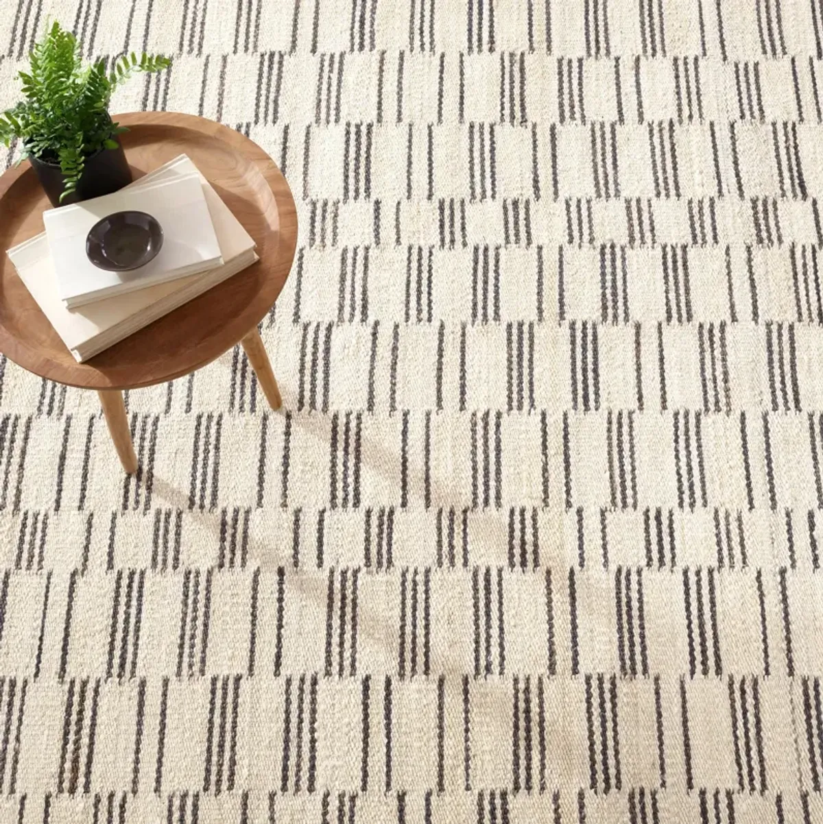 Leni Handwoven Jute Rug