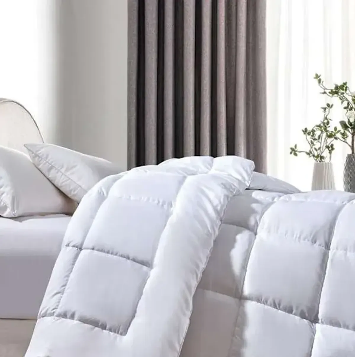 White Microfiber Box Stitch Down Alternating Comforter, Twin