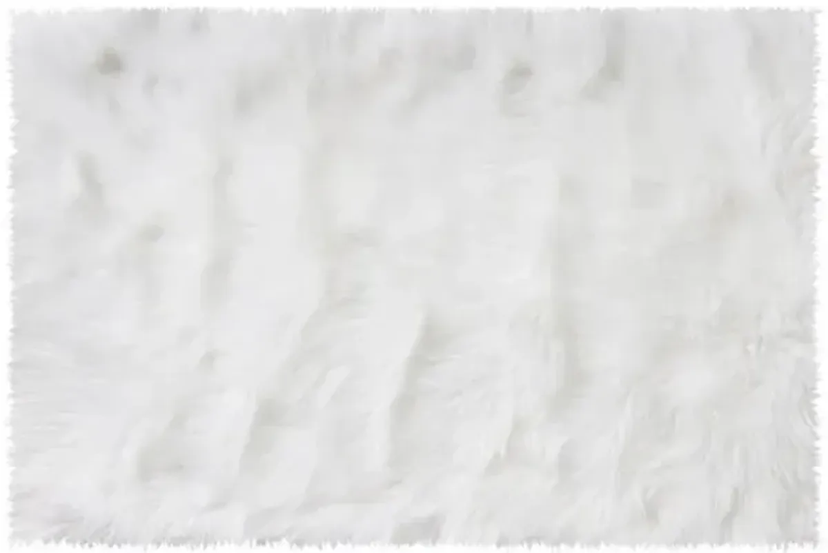 Aspen White Faux Fur Accent Rug, 2x3