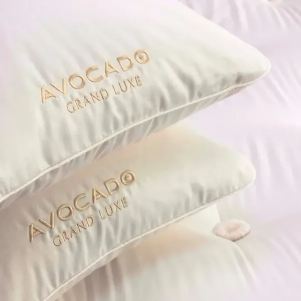 Grand Luxe Pillow