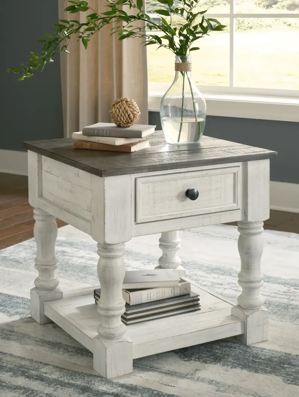 Havalance - Square End Table - White / Gray