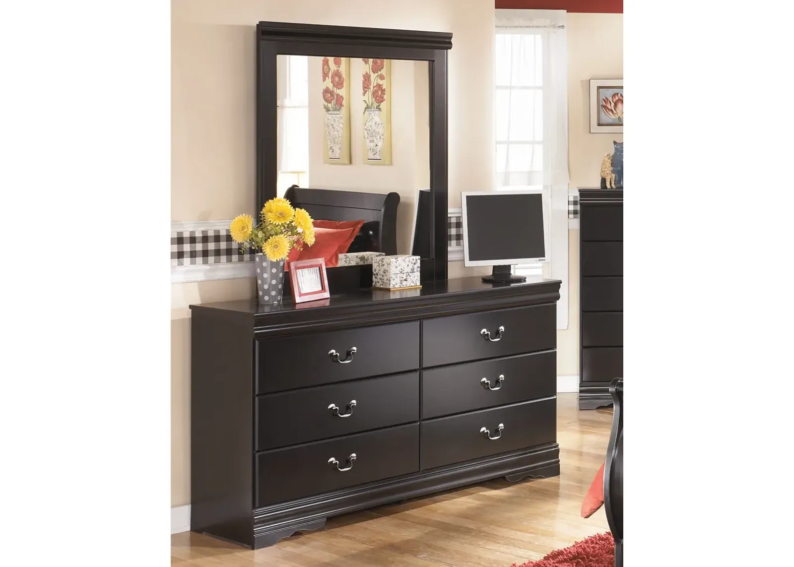 Huey Vineyard - Black - Dresser, Mirror