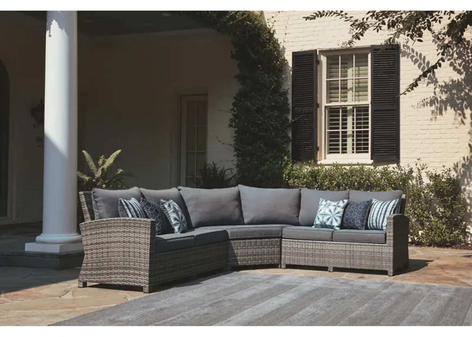 Salem Beach - Gray - 3 Pc. - Sectional Lounge