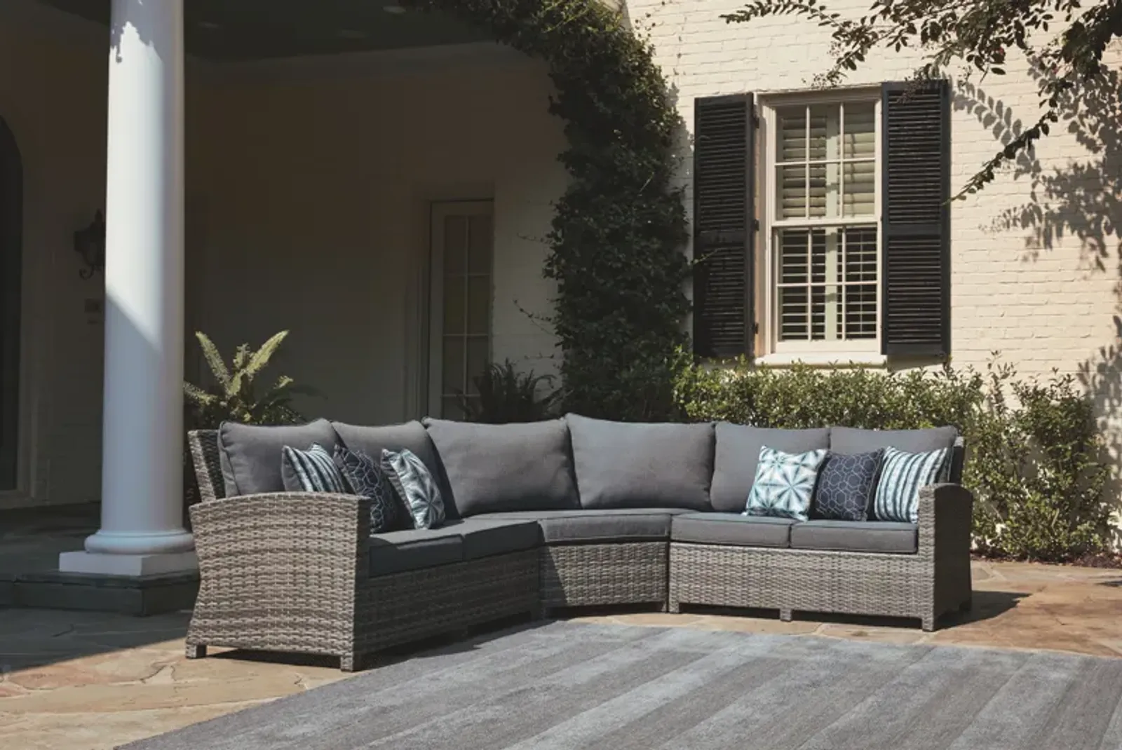 Salem Beach - Gray - 3 Pc. - Sectional Lounge